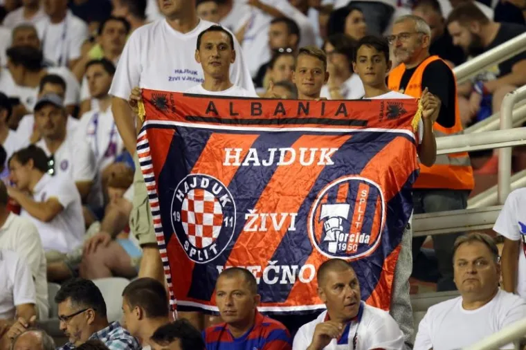 POLJUD GRMI I IZGLEDA PREKRASNO: Atmosfera na splitskom stadionu ostavlja bez daha