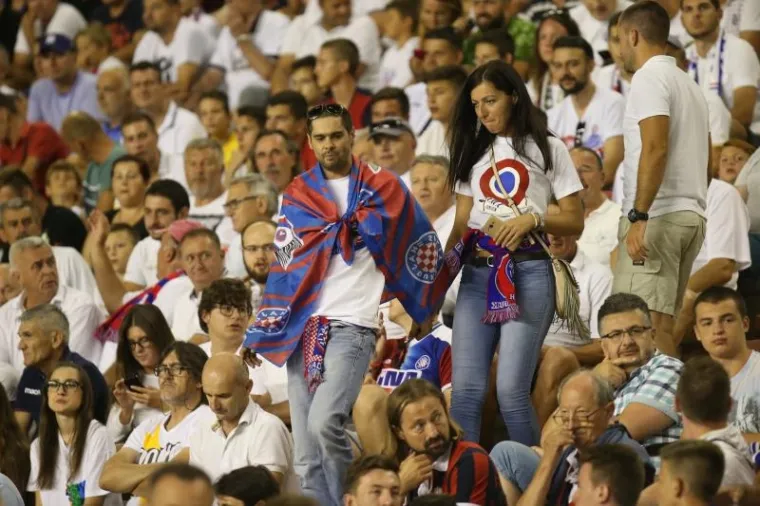 POLJUD GRMI I IZGLEDA PREKRASNO: Atmosfera na splitskom stadionu ostavlja bez daha