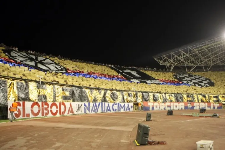 Prepuni Poljud i sjajna atmosfera na utakmici play offa Europske lige između Hajduka i Evertona.