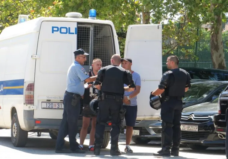 GUŽVA KOD STAROG PLACA: Interventna policija uoči utakmice na Poljudu ima pune ruke posla