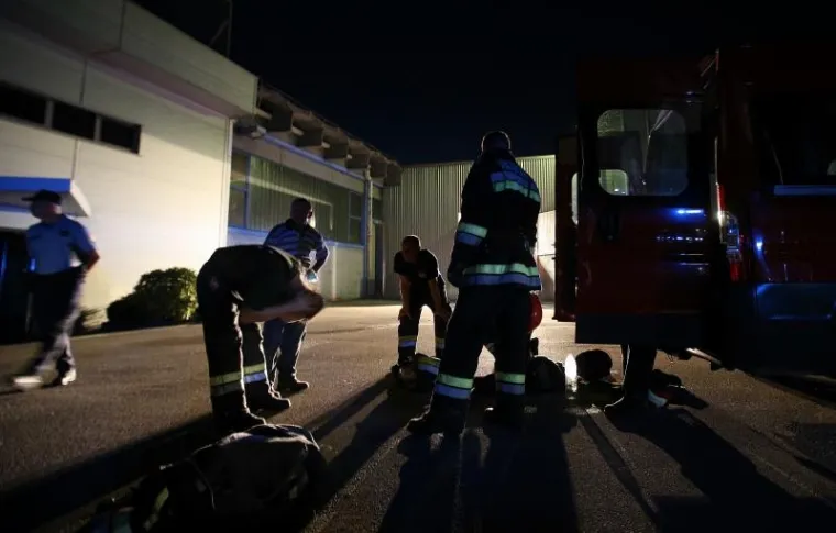 U proizvodnom pogonu Regeneracije, tvrtke koja se bavi recikliranjem tekstila, oko 19 sati do&scaron;lo je do požara koji je ugasilo 20 vatrogasaca s 5 vozila iz Zagorske javne vatrogasne postrojbe te DVD Spičkovina i DVD Zabok