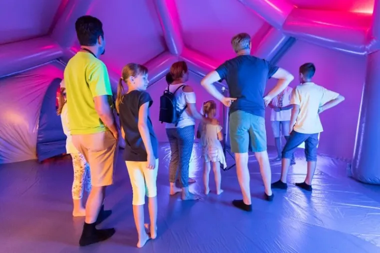 SVJETSKA ATRAKCIJA NA ŠPANCIRFESTU: Posjetitelji uživaju u nesvakidašnjim igrama svjetla i boja