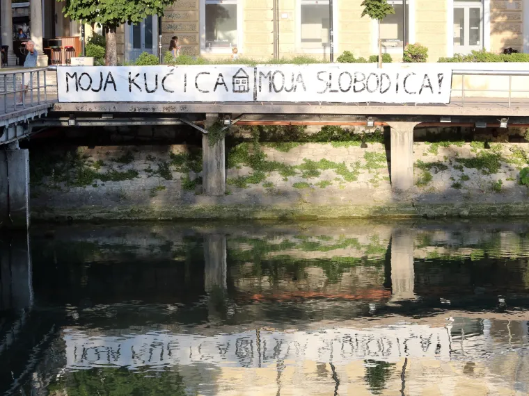 'Jalova Vlado, raju cijedi&scaron;, tajkune &scaron;tedi&scaron;!': na prosvjedu protiv uvođenja poreza na nekretnine u Rijeci vi&scaron;e stotina ljudi