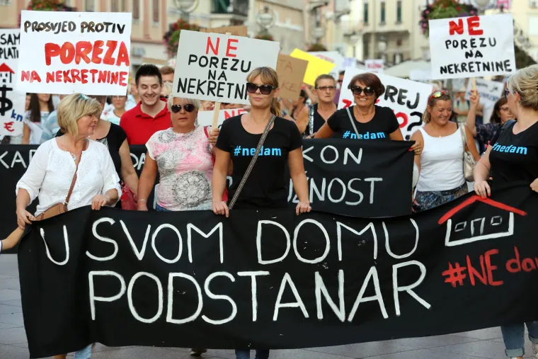 'Jalova Vlado, raju cijedi&scaron;, tajkune &scaron;tedi&scaron;!': na prosvjedu protiv uvođenja poreza na nekretnine u Rijeci vi&scaron;e stotina ljudi