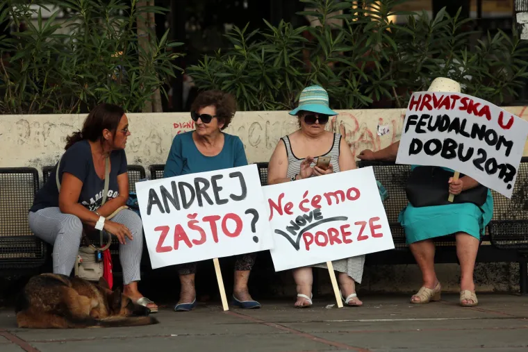 'Jalova Vlado, raju cijedi&scaron;, tajkune &scaron;tedi&scaron;!': na prosvjedu protiv uvođenja poreza na nekretnine u Rijeci vi&scaron;e stotina ljudi