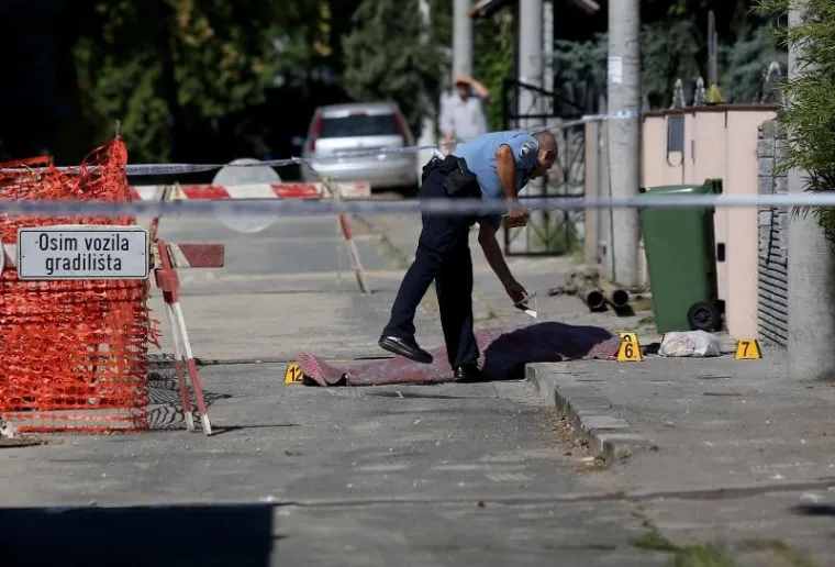 TE&Scaron;KA PROMETNA NESREĆA U ZAGREBU: Kamion u Dubravi naletio na pje&scaron;akinju i usmrtio je