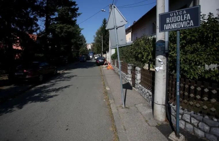 TE&Scaron;KA PROMETNA NESREĆA U ZAGREBU: Kamion u Dubravi naletio na pje&scaron;akinju i usmrtio je