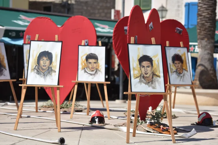 Vodice: uoči 10. obljetnice Kornatske tragedije postavljene slike poginulih vatrogasaca