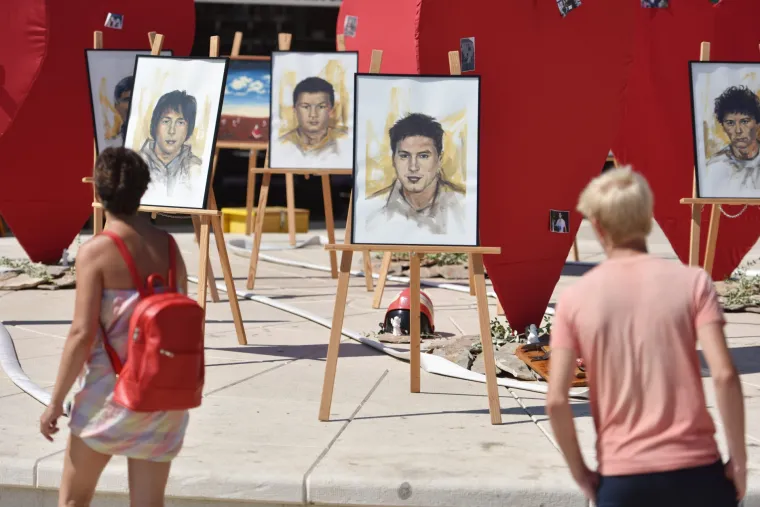 Vodice: uoči 10. obljetnice Kornatske tragedije postavljene slike poginulih vatrogasaca