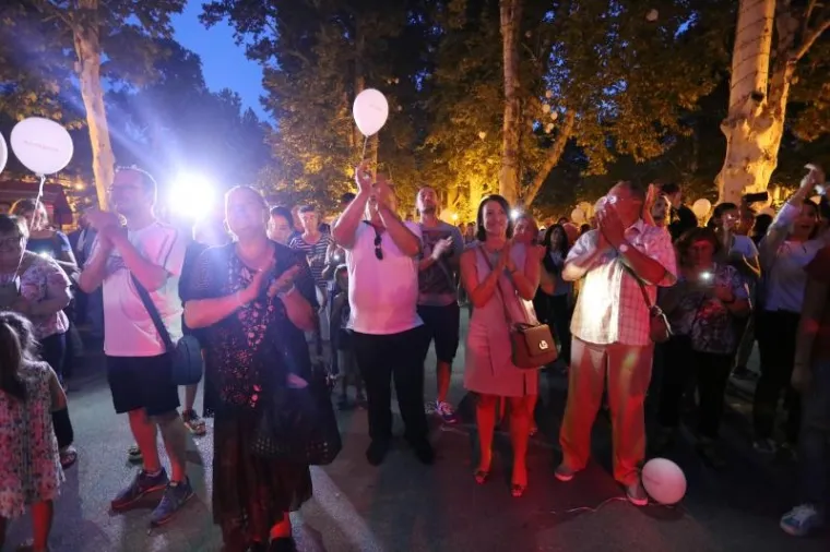 U znak sjećanja na vatrogasce stradale na Kornatima sa Zrinjevca u zrak pušteni su baloni