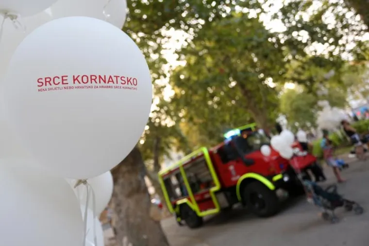 U znak sjećanja na vatrogasce stradale na Kornatima sa Zrinjevca u zrak pušteni su baloni
