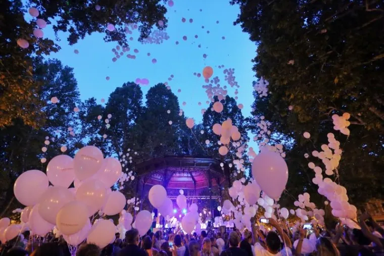 U znak sjećanja na vatrogasce stradale na Kornatima sa Zrinjevca u zrak pu&scaron;teni su baloni