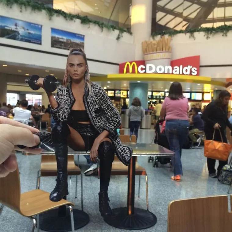 GOLOGUZI POLICAJCI I EKSCENTRIČNI PROLAZNICI: Svakodnevne situacije spojio s izrescima iz novina i nasmijao javnost