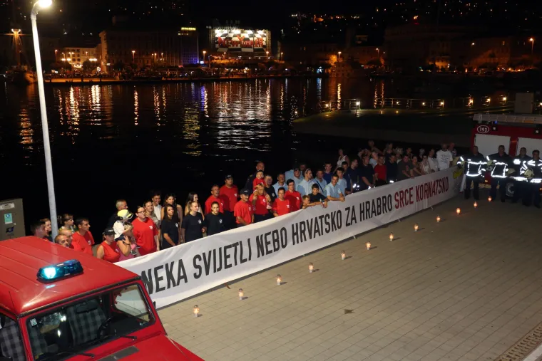 Rijeka: građani i vatrogasci odali počast vatrogascima stradalim prije 10 godina na Kornatima