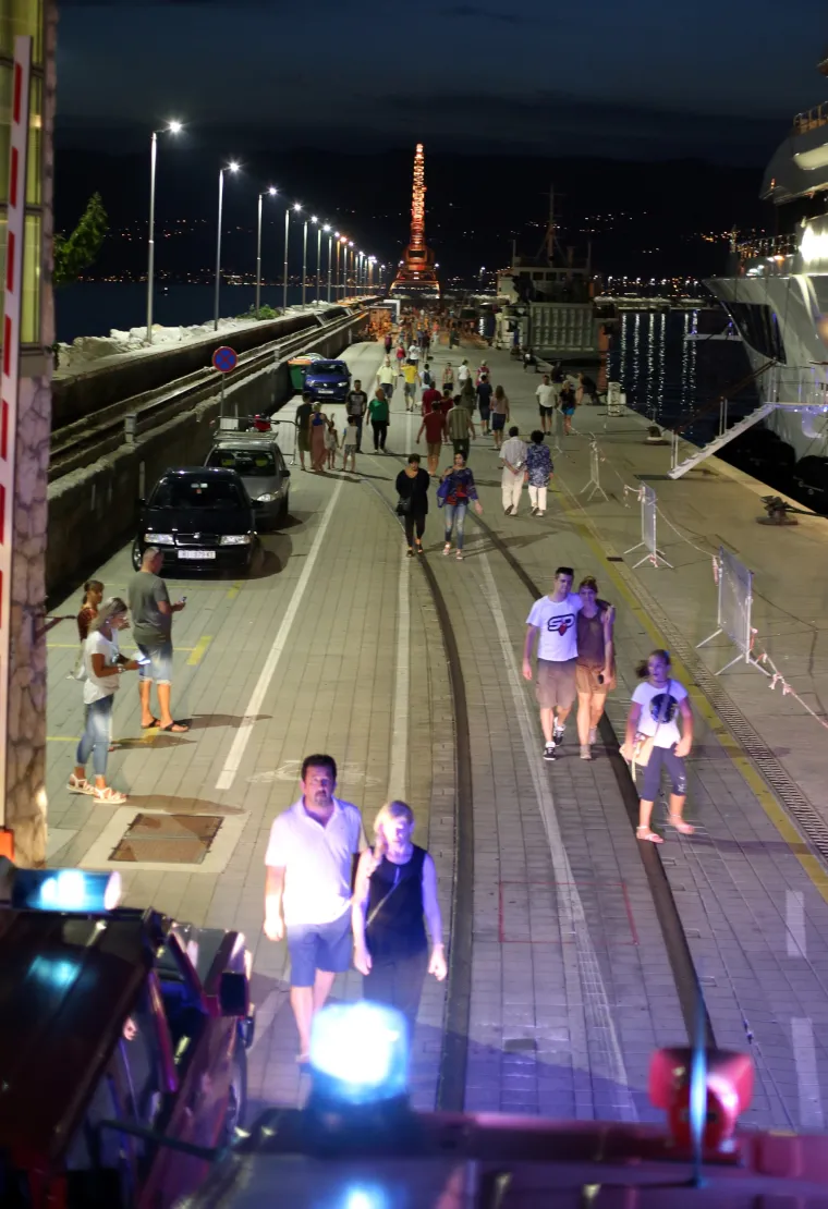 Rijeka: građani i vatrogasci odali počast vatrogascima stradalim prije 10 godina na Kornatima