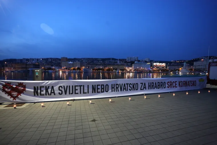 Rijeka: građani i vatrogasci odali počast vatrogascima stradalim prije 10 godina na Kornatima