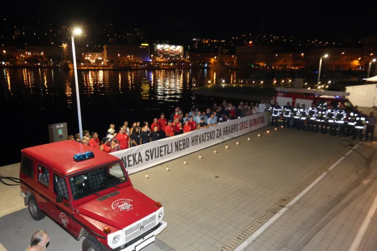Rijeka: građani i vatrogasci odali počast vatrogascima stradalim prije 10 godina na Kornatima