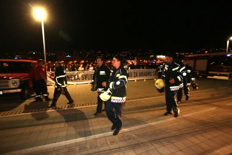 Rijeka: građani i vatrogasci odali počast vatrogascima stradalim prije 10 godina na Kornatima