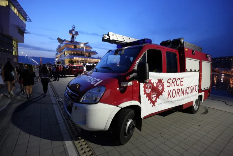 Rijeka: građani i vatrogasci odali počast vatrogascima stradalim prije 10 godina na Kornatima