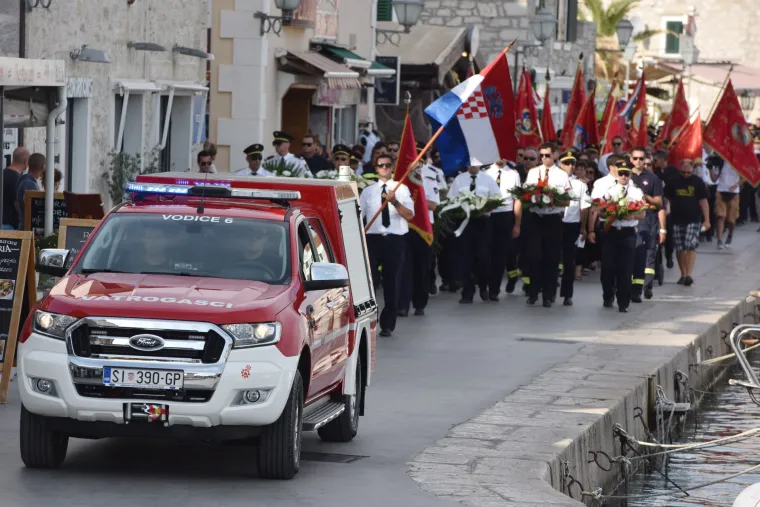 Vodice: mimohod sjećanja povodom 10. obljetnice stradanja vatrogasaca na Velikom Kornatu