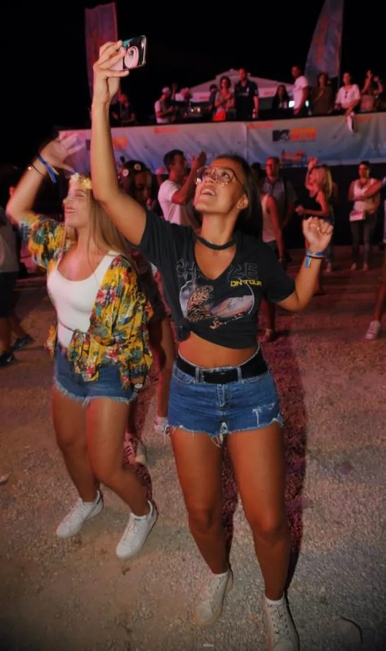 WILL SMITH I DJ JAZZY JEFF ZAPALILI POREČ: 'Princ iz Bel Aira' i njegov prijatelj rasplesali publiku, evo kako je bilo