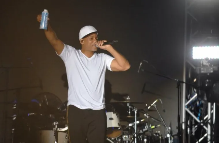 Glumac i reper je održao jednosatni koncert s DJ-jem Jazzyjem Jeffom.