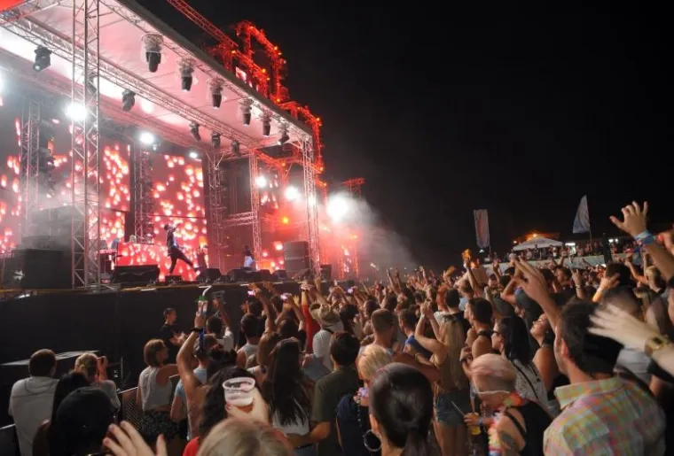 WILL SMITH I DJ JAZZY JEFF ZAPALILI POREČ: 'Princ iz Bel Aira' i njegov prijatelj rasplesali publiku, evo kako je bilo