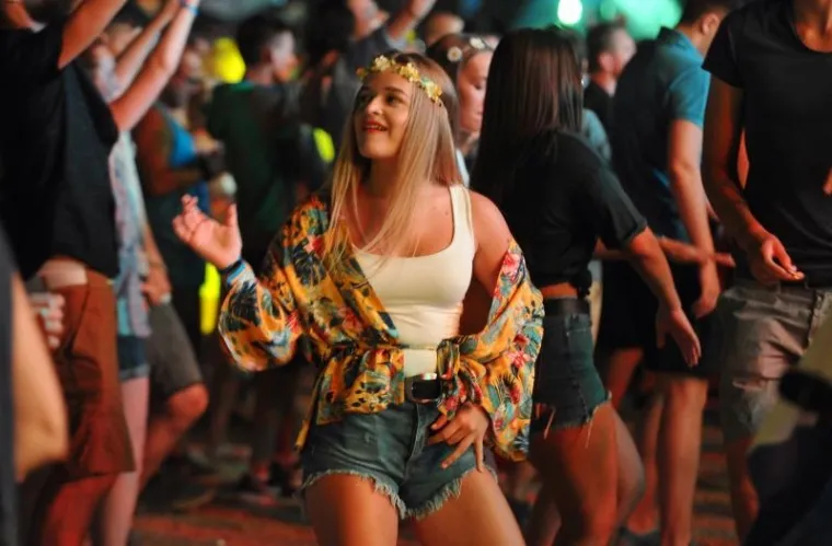 WILL SMITH I DJ JAZZY JEFF ZAPALILI POREČ: 'Princ iz Bel Aira' i njegov prijatelj rasplesali publiku, evo kako je bilo