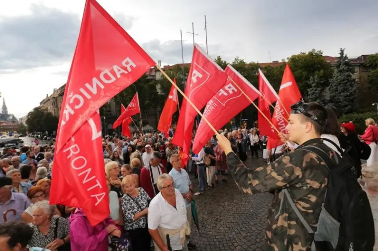 Zagreb - Na Trgu žrtava fa&scaron;izma inicijativa Antifa&scaron;izam je moj izbor organizirala je prosvjed protiv micanja imena mar&scaron;ala Tita. Photo: Tomislav Miletic/PIXSELL