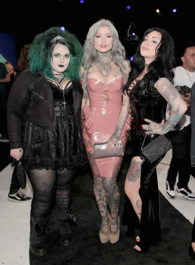 Kelly Doty, Ryan Ashley, i Nikki Simpson