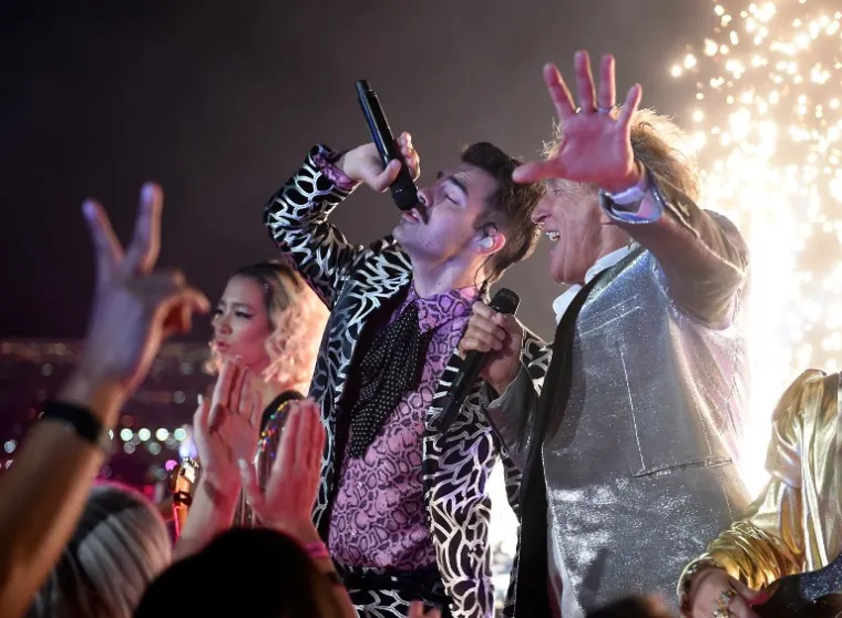 Joe Jonas (DNCE) i Sir Rod Stewart