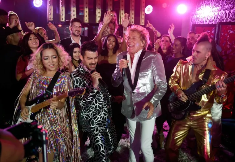 Joe Jonas (DNCE) i Sir Rod Stewart