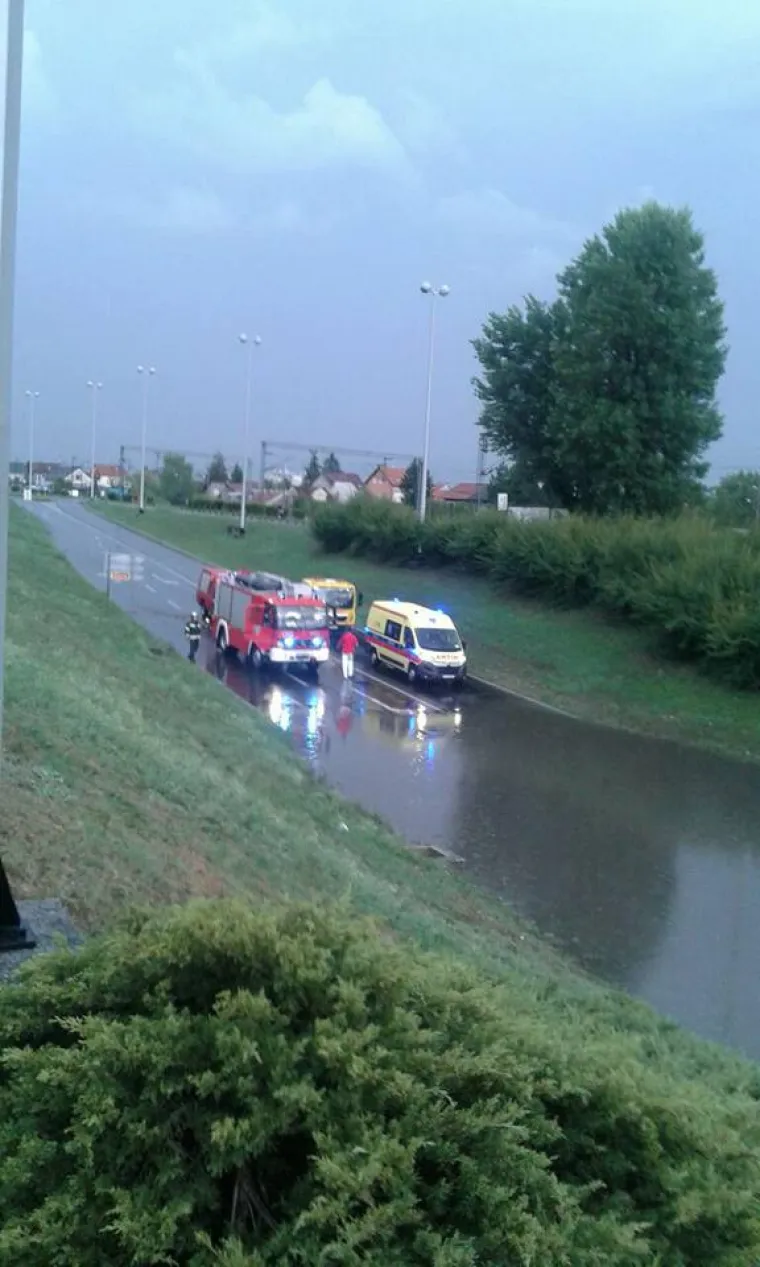Grmljavinsko nevrijeme praćeno obilnom ki&scaron;om, ali i tučom, pogodilo je poslijepodne zagrebačko područje