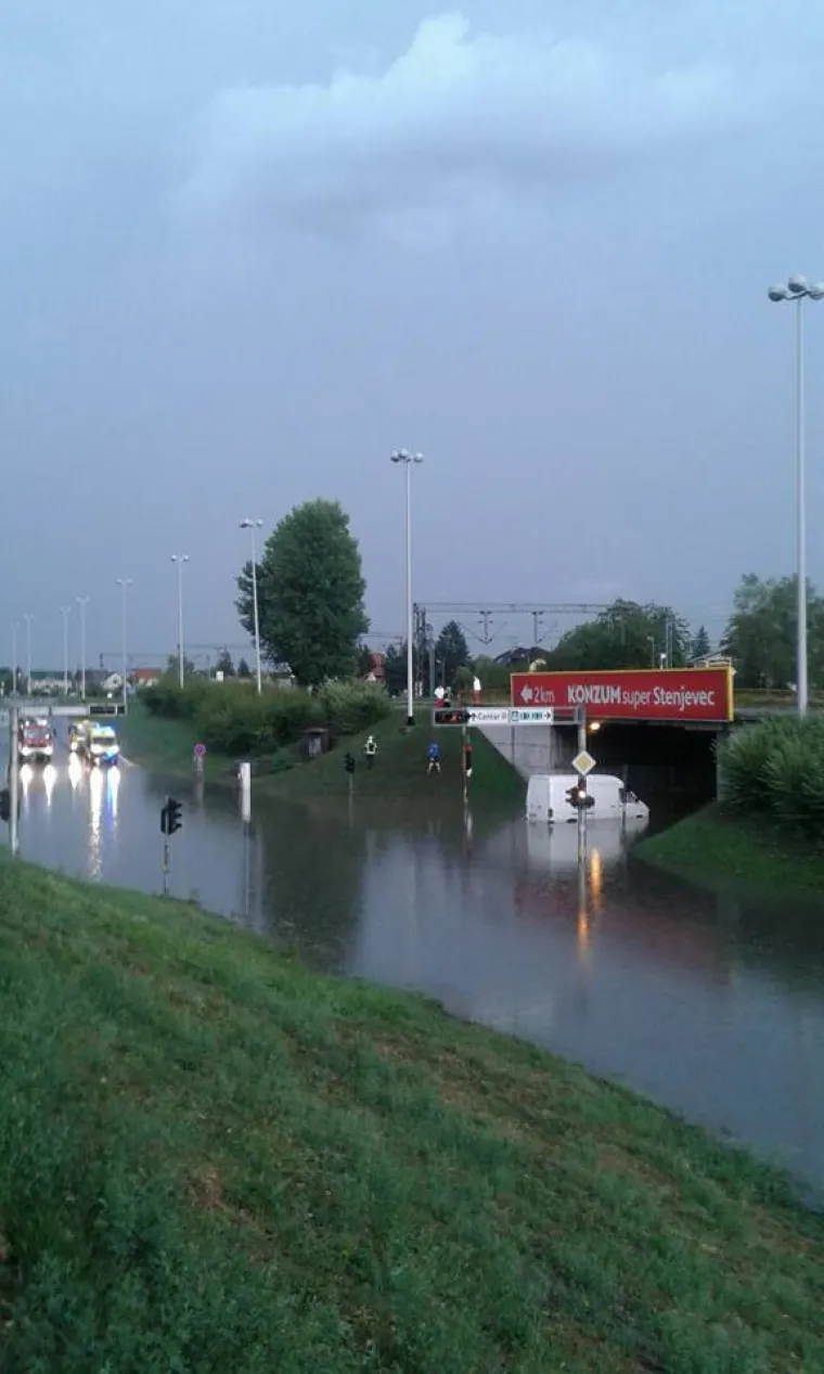 Grmljavinsko nevrijeme praćeno obilnom ki&scaron;om, ali i tučom, pogodilo je poslijepodne zagrebačko područje