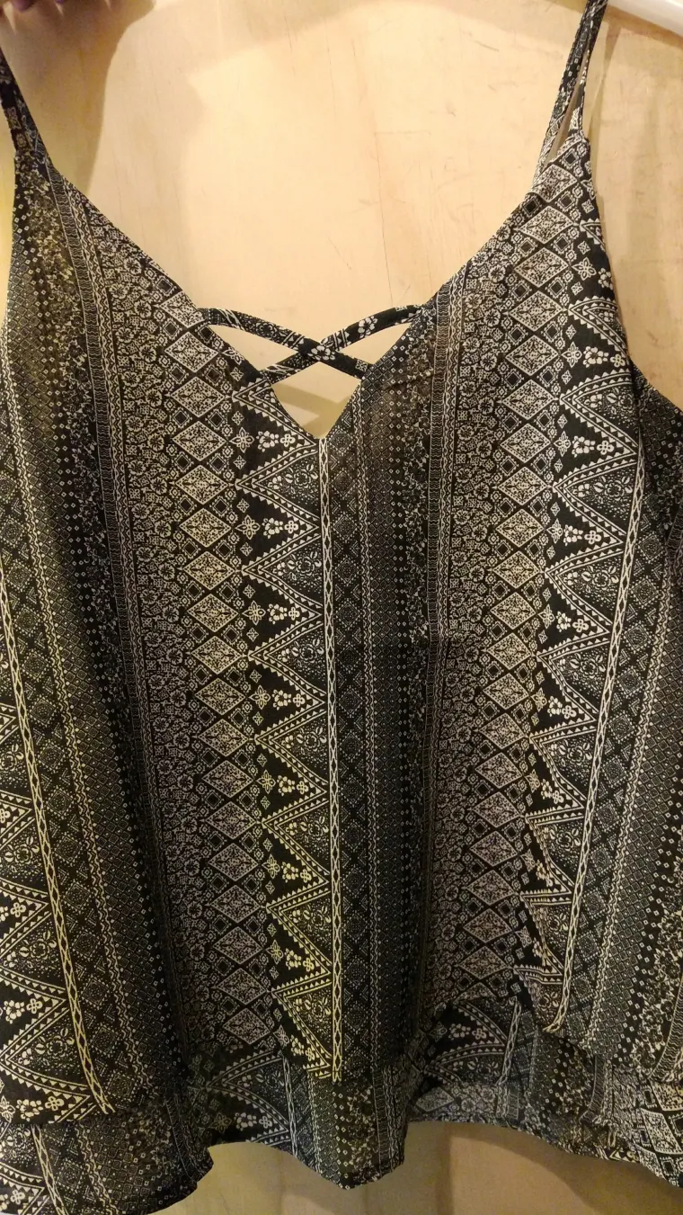 Top, Terranova, 29,90 kuna