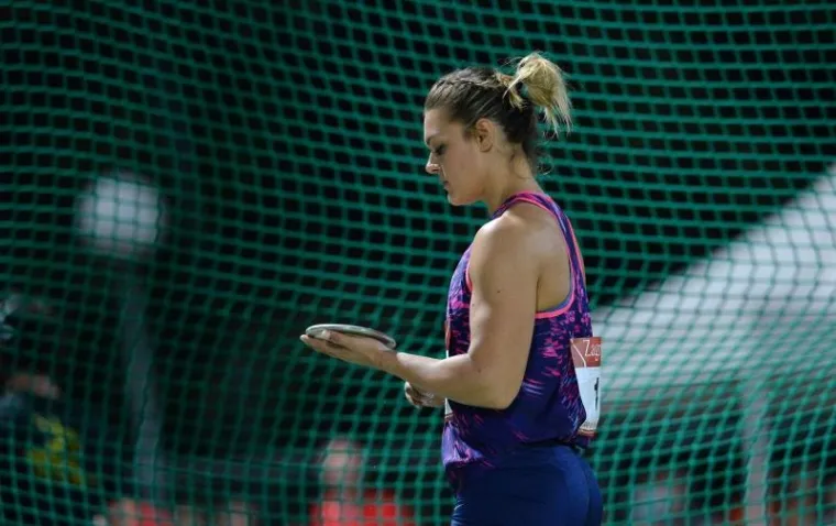 Hrvatska rekorderka, dvostruka svjetska i olimpijska prvakinja, četiri puta zlatna na europskim prvenstvima ostvarila je na Mladosti svoj drugi najbolji hitac u ovoj sezoni. Njezin je disk letio duže samo na mitingu u Bellinzoni (71,41 m), gdje je postigla aktualni hrvatski rekord.