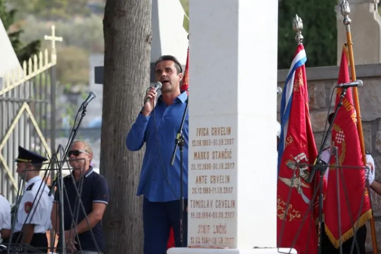 SJEĆANJE NA HEROJE: Mimohodom u Tisnom odana počast vatrogascima poginulima na Kornatima