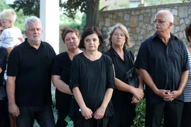 SJEĆANJE NA HEROJE: Mimohodom u Tisnom odana počast vatrogascima poginulima na Kornatima