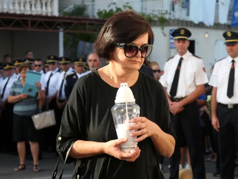 SJEĆANJE NA HEROJE: Mimohodom u Tisnom odana počast vatrogascima poginulima na Kornatima
