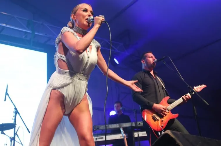 PELENA I PLAŠT: Maja Šuput nastupila na Danima piva i dokazala da nije bitno kako izgleda sve dok je njezina glazba vrhunska