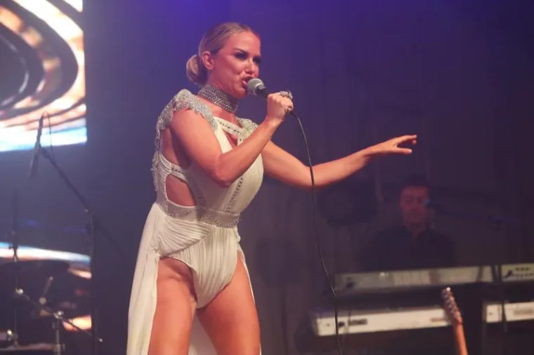 PELENA I PLA&Scaron;T: Maja &Scaron;uput nastupila na Danima piva i dokazala da nije bitno kako izgleda sve dok je njezina glazba vrhunska
