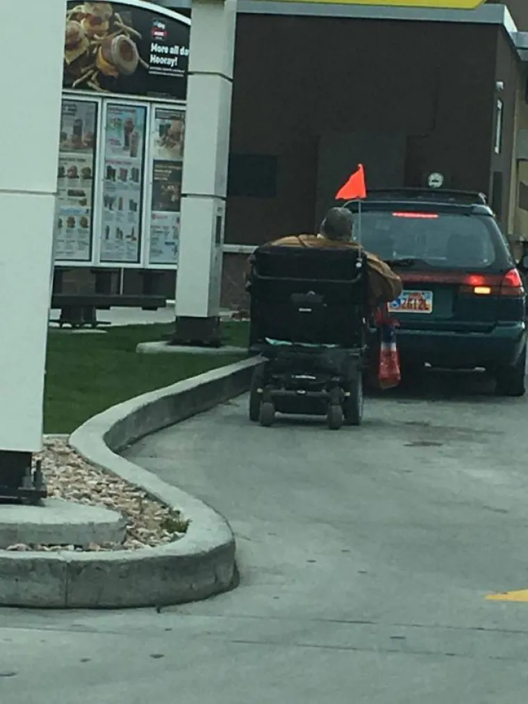 LJUBITELJI BRZE HRANE MOGU BITI PRAVE SPODOBE: Restorani u kojima se otvaraju vrata u neku vrlo bizarnu dimenziju