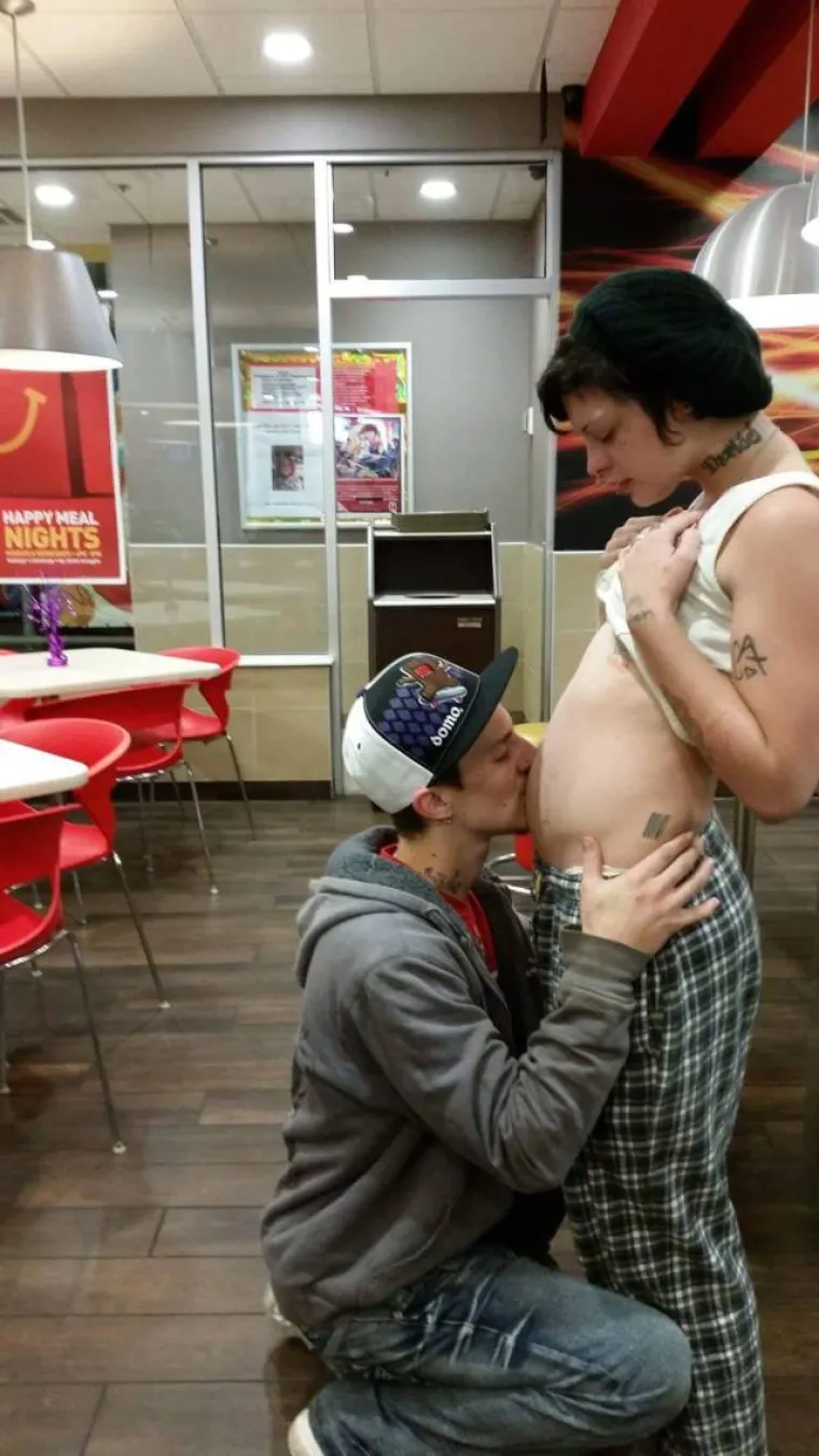 LJUBITELJI BRZE HRANE MOGU BITI PRAVE SPODOBE: Restorani u kojima se otvaraju vrata u neku vrlo bizarnu dimenziju