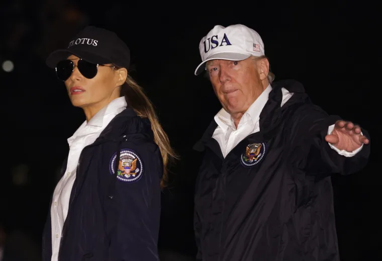Kritike i podsmijeh na račun prve američke dame: Melania se u Teksasu ipak 'iskrcala' u tenisicama