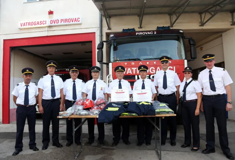 Velika gesta slovenskih vatrogasaca: kolegama iz Pirovca darovali opremu