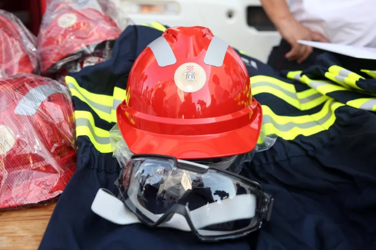 Velika gesta slovenskih vatrogasaca: kolegama iz Pirovca darovali opremu