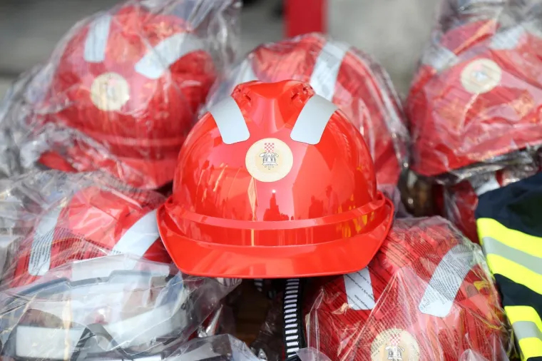 Velika gesta slovenskih vatrogasaca: kolegama iz Pirovca darovali opremu