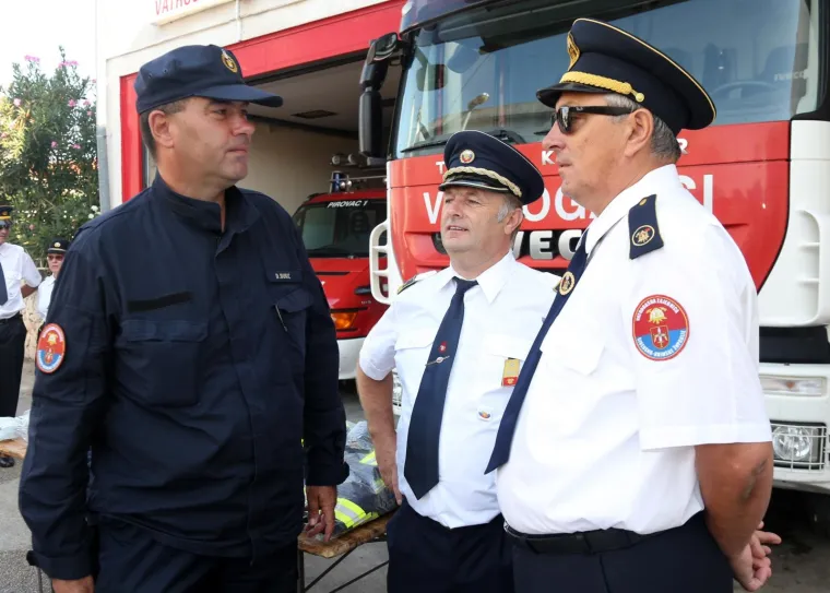 Velika gesta slovenskih vatrogasaca: kolegama iz Pirovca darovali opremu