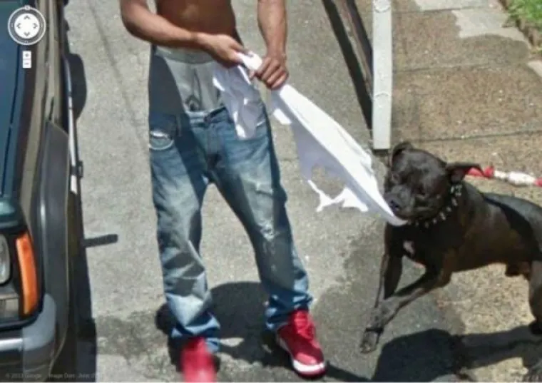 Kada Googleov autić krene snimati ulice, rezultati mogu biti konični, ali i bizarni. Neke od takvih prizora okupili smo u galeriji zaista neobičnih prizora sa svih strana svijeta.