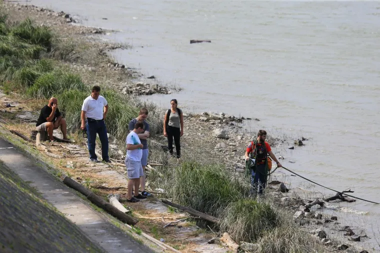 Iz Dunava izvučeno tijelo dijeteta, traga se za jo&scaron; jednom osobom, najvjerojatnije majkom